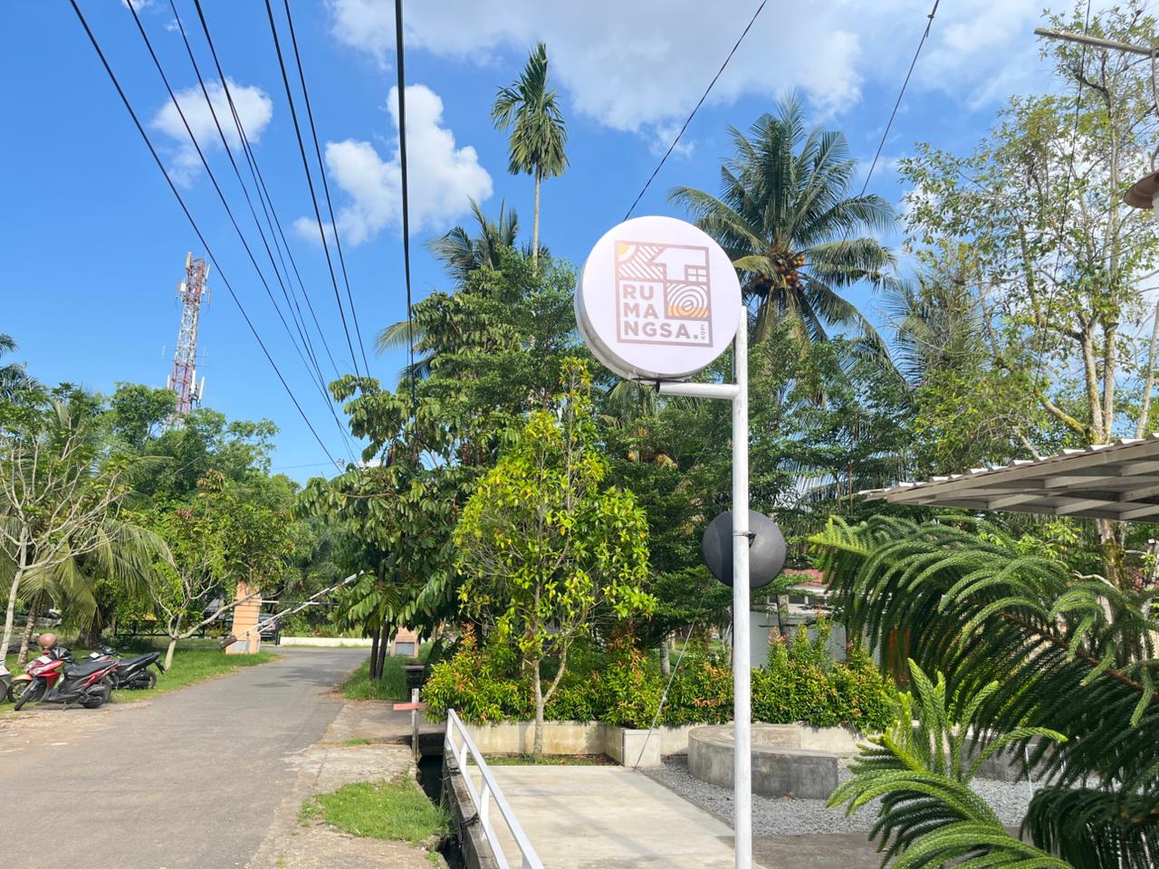 Suasana Luar